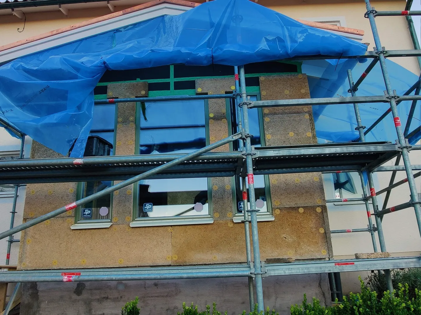 Isolering och puts under scaffold